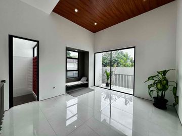 Dijual Rumah Baru Gaya Tropical Giriloka BSD City Semi Furnished