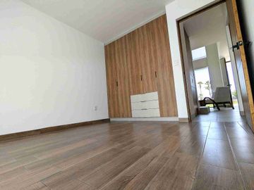 VILLAS LA VALENCIANA CASA EN VENTA FRACCIONAMIENTO SÚPER EXCLUSIVO RECÁMARA EN PLANTA BAJA ZONA NORTE LEON