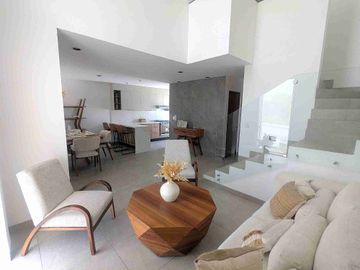 VILLAS LA VALENCIANA CASA EN VENTA FRACCIONAMIENTO SÚPER EXCLUSIVO RECÁMARA EN PLANTA BAJA ZONA NORTE LEON