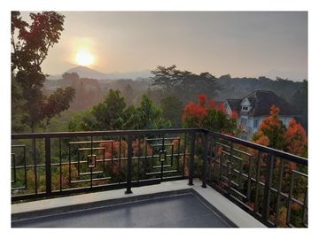 Jual Rumah Hook Argenia Sentul City View Gunung SHM Harga 5 Miliar