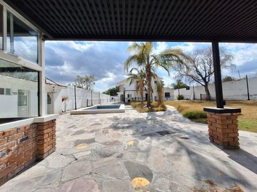 FINCA EN VENTA LA SOLANA A 10 MINUTOS DE JURIQUILLA QUERETARO 5 RECAMARAS ALBERCA Y AMPLIO JARDIN