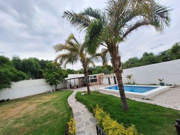 FINCA EN VENTA LA SOLANA A 10 MINUTOS DE JURIQUILLA QUERETARO 5 RECAMARAS ALBERCA Y AMPLIO JARDIN