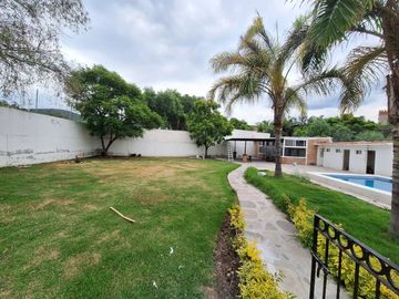 FINCA EN VENTA LA SOLANA A 10 MINUTOS DE JURIQUILLA QUERETARO 5 RECAMARAS ALBERCA Y AMPLIO JARDIN