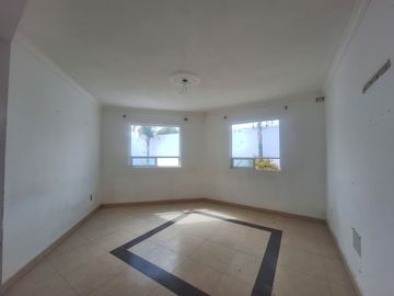 FINCA EN VENTA LA SOLANA A 10 MINUTOS DE JURIQUILLA QUERETARO 5 RECAMARAS ALBERCA Y AMPLIO JARDIN