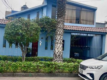 VENTA DE LINDA CASA EN ZONA RESIDENCIAL CERCA A PARQUE EN ATE