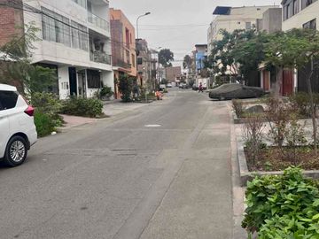 VENTA DE LINDA CASA EN ZONA RESIDENCIAL CERCA A PARQUE EN ATE