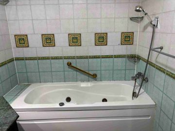 Kondominium Regensi 3BR unit : 1603, Tunjungan Plaza, Sheraton, Surabaya Pusat.