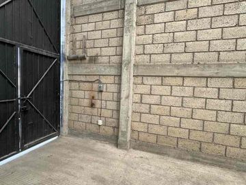Rento bodega a una cuadra de las torres