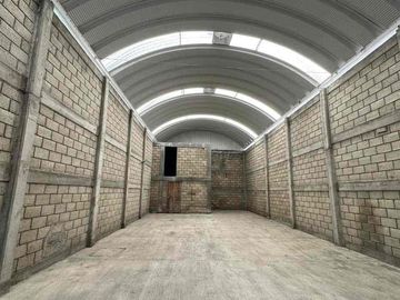Rento bodega a una cuadra de las torres