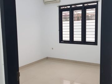 Rumah Nyaman Minimalis Singgasana Pradana