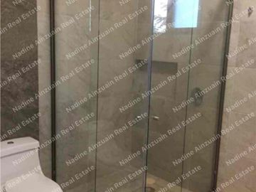 SE RENTA CASA AMUEBLADA Y EQUIPADA EN RESIDENCIAL ARBOLADA CANCÚN HUAYACÁN , 3 RECÁMARAS, ALBERCA PROPIA, SEGURIDAD 24/7, AMENIDADES.