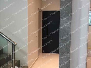 SE RENTA CASA AMUEBLADA Y EQUIPADA EN RESIDENCIAL ARBOLADA CANCÚN HUAYACÁN , 3 RECÁMARAS, ALBERCA PROPIA, SEGURIDAD 24/7, AMENIDADES.
