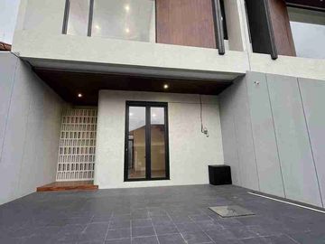 Dijual Rumah Baru Klampis semolo timur 2lantai, Surabaya timur