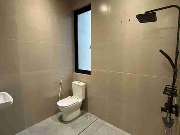 Dijual Rumah Baru Klampis semolo timur 2lantai, Surabaya timur