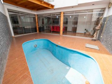 OPORTUNIDAD DE INVERSIÓN CASA DE 4 PISOS FRENTE  A PARQUE