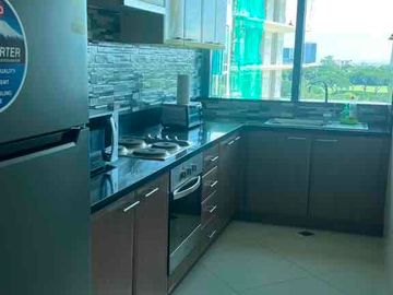 For Lease/Rent Two bedroom(2BR) with balcony facing Golf Course - near Burgos Circle/Forbestown BGC