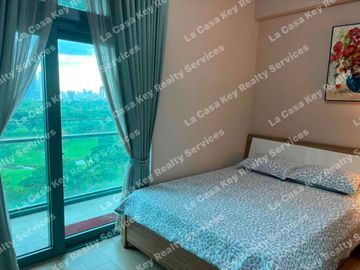 For Lease/Rent 2 bedroom with balcony facing Golf Course - near Burgos Circle/Forbestown BGC