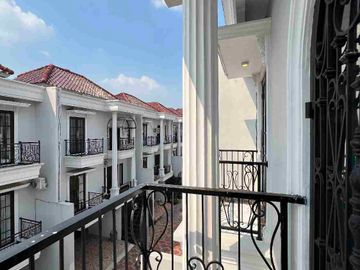 Rumah 2 Lantai American Classic Siap Huni Di Jagakarsa Jaksel