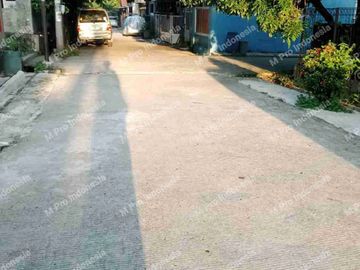 Dijual rumah di komplek sawangan permai, depok, jalan 2 mobil lega