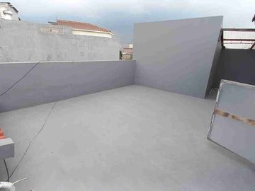 Jual Cepat, Rumah Bagus Ada Rooftop, Kamar Banyak, di Taman Surya Jakarta Barat