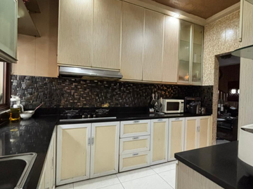 Jual Rumah 2 Lantai Tipe Besar di Alamanda JGC - Kamar Banyak & Full Furnish