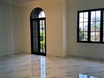Dijual rumah Baru di Nusaloka BSD
