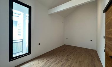 Dijual Cepat Rumah 4 Badroom Luas 270 Sqm Huni Jakarta Selatan
