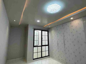 Disewakan Cepat Rumah 2,5 Lantai Di Cluster Hazel Pinewood Banjar Wijaya