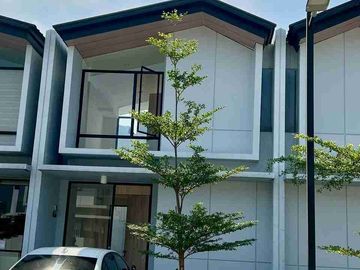 Waterfront Estate, Lippo Cikarang. Rumah Dijual
