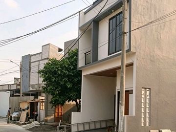 Termurah Rumah 2 Lantai di Jatinegara Indah, Jakarta Timur