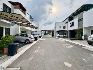 CASA DE 4 RECAMARAS EN LUNA BOSQUE - EL FORTÍN