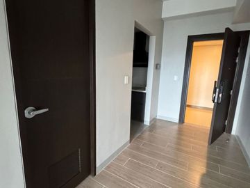 FOR LEASE Brand New Studio Unit with Balcony, 41.5 sqm, Uptown Arts Residence, BGC for 45,000!