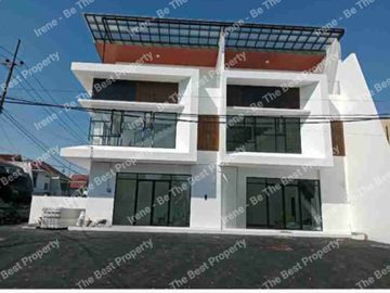 Disewakan Ruko Hook  Grass 2 Unit Jejer Manyar Kertajaya Indah