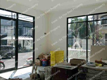 Disewakan Ruko Hook  Grass 2 Unit Jejer Manyar Kertajaya Indah