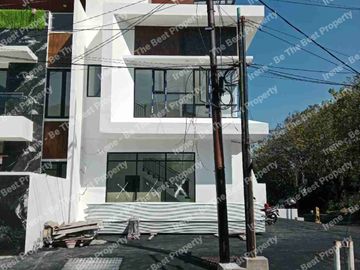 Disewakan Ruko Hook  Grass 2 Unit Jejer Manyar Kertajaya Indah