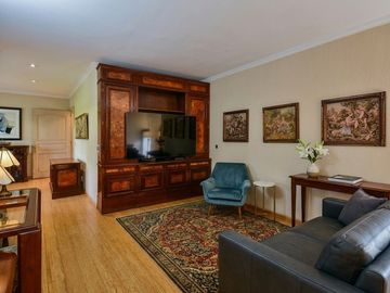 Residencia con Elevador, Doble Altura y Salones de Eventos | Jardines del Pedregal
