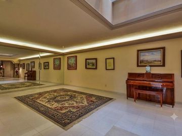 Residencia con Elevador, Doble Altura y Salones de Eventos | Jardines del Pedregal
