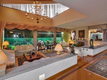 Residencia con Elevador, Doble Altura y Salones de Eventos | Jardines del Pedregal