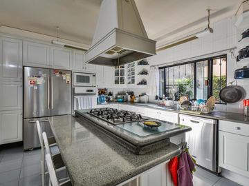 Residencia con Elevador, Doble Altura y Salones de Eventos | Jardines del Pedregal