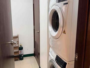 For Lease/Rent Three(3) bedroom with balcony and 1 parking - Near High Street BGC, Taguig
