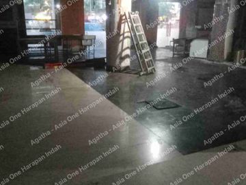 Disewa ruko gandeng 3 exs restaurant 3lantai di Boulevard Barat Raya Kelapa Gading Jakarta Utara seberang MOI Mall of Indonesia