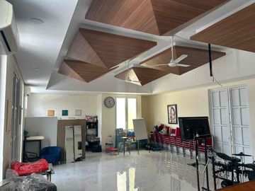 RUMAH MEWAH DALAM KOMPLEK TENANG STRATEGIS GANDARIA JAKARTA SELATAN