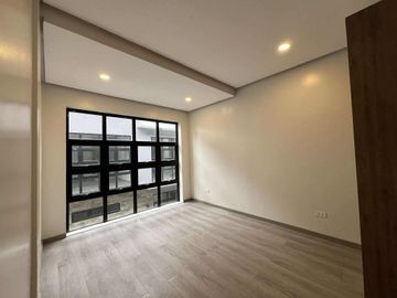 Teachers Village Brandnew Townhouse For Sale Semi Furnished near East Avenue SD