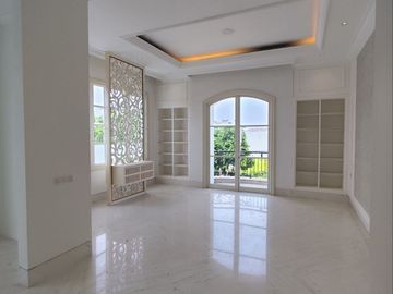 ARAYA BOULEVARD RUMAH  MODERN CLASSIC FULL MARMER dkt Galaxy Pakuwon Kertajaya