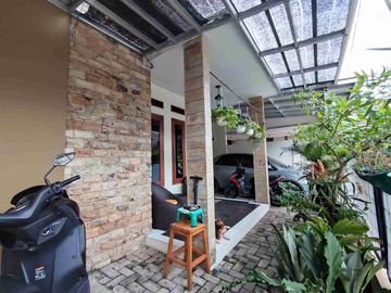 Rumah bangunan baru 1.5 M luas tanah 131 m di pondok pekayon Indah tidak banjir