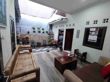 Rumah bangunan baru 1.5 M luas tanah 131 m di pondok pekayon Indah tidak banjir