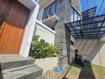 Villa Baru 3 Bedroom Ready Move-in di Benoa Bali