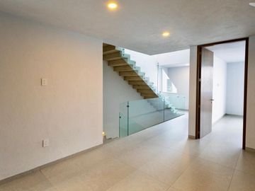 HERMOSA CASA NUEVA! SOLARES, ZAPOPAN CON 5 RECAMARAS 5 Y MEDIO BAÑOS!  CONSTRUIDA EN 3 NIVELES.