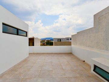 HERMOSA CASA NUEVA! SOLARES, ZAPOPAN CON 5 RECAMARAS 5 Y MEDIO BAÑOS!  CONSTRUIDA EN 3 NIVELES.