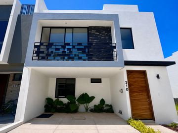 HERMOSA CASA! SOLARES, ZAPOPAN CON 5 RECAMARAS 5 Y MEDIO BAÑOS! CERCA DEL TEC DE MONTERREY.